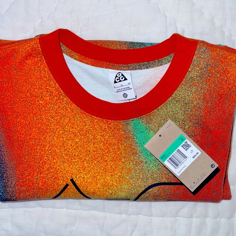 Men’s XL Nike Allover Print Long-Sleeve T-shirt